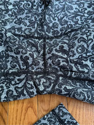 Lululemon Wunder Under Pant (Hi-Rise) Mini Cinder Lace White Black Size 4 thumbnail 6