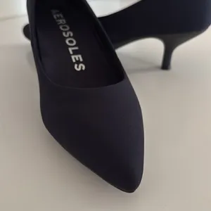 AEROSOLES Point Toe Kitten Heel Pump in Navy Stretch Gabardine Fabric NWOT thumbnail 4