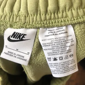 Nike Men Sportswear Club Short Basketball Graphic Large Swoosh Logo Sweatpants Shorts Green Sz M - measurement in pics thumbnail 3