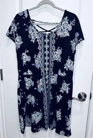 Maurices Women’s Floral Stretchy Crisscross Back Short Sleeve Dress Size XL thumbnail 1