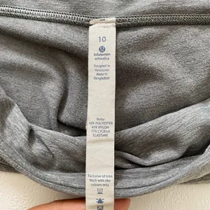 Lululemon Gray Cropped Leggings Size 10 Athleisure Activewear Yoga Pants thumbnail 2
