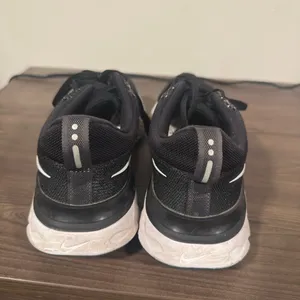 Nike Black and White Athletic Sneakers thumbnail 3