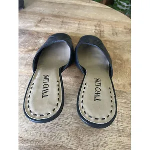 Two Lips LIA Black Leather Kitten Heel Mules Women’s Size 7.5M Made in Brazil thumbnail 3