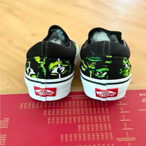 Vans Classic Slip-On 'Eyes In The Dark' Women 8.0 US thumbnail 7