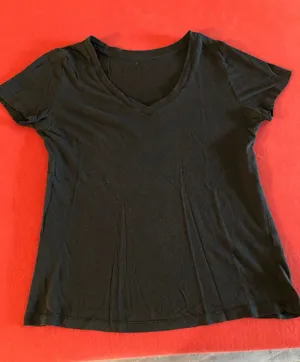 Black casual v-neck short sleeve t-shirt thumbnail 1