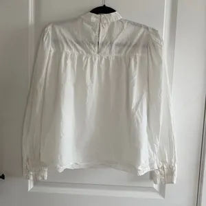 Zara White Textured Blouse‎ thumbnail 3