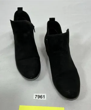 Womans So Pearblk Booties Size 10 M Black Block Heel Almound Toe thumbnail 1