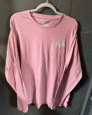 Women's Realtree Pink Long Sleeve Graphic Tee Casual Comfort thumbnail 1