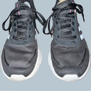 Skechers cloud foam black lace up kicks! thumbnail 5