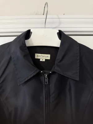 Ann Taylor Black Nylon Zipper Vest With Collar Size Medium thumbnail 2