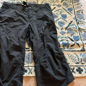REI Black womans capri pants‎ 6 thumbnail 3