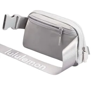Everywhere Belt Bag 1L Wordmark Silver Drop / White thumbnail 3