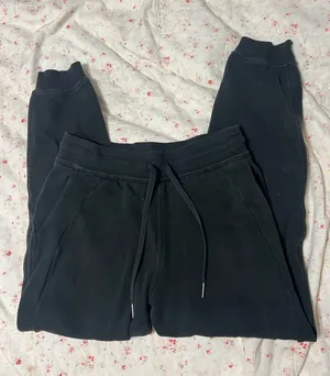 Lululemon joggers thumbnail 1