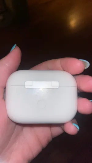 Apple AirPods Case thumbnail 2