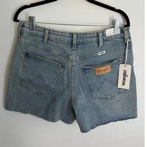 Wrangler High Rise Cowboy shorts NWT size 31/11 thumbnail 2