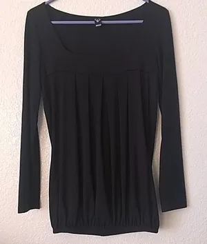 FINAL MARKDOWN Windsor Black Pleated LS Top (L) thumbnail 1