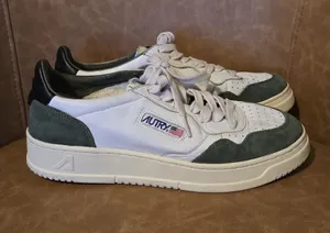 Autry Women’s White and Green Low-Top Sneakers thumbnail 1