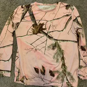 RealTree Women’s under layer shirt Size Large thumbnail 1