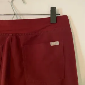 FIGS Burgundy Red Zamora Jogger Scrub Pants Uniform Nurse Doctor Women's Medium thumbnail 7