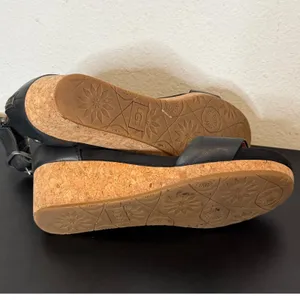 UGG Black Leather Wedge Sandals Womens 8.5 Zoe II Cork Ankle Strap 1102674 thumbnail 10