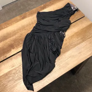 Windsor Off the shoulder sequins black dress thumbnail 2