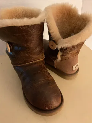 UGG women brown leather distressed Bailey button short classic boots US 7 thumbnail 11