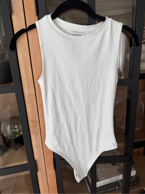 Aritzia Babaton Contour Tank top bodysuit sleeveless seamless high round neck thumbnail 3