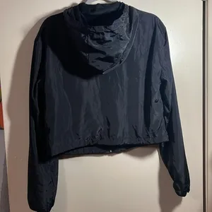 Outer Edge Cropped Blk windbreaker sz M thumbnail 3