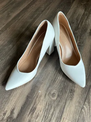 Dream Paris White Pointed Toe Heels thumbnail 2