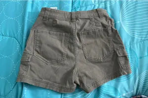 Hollister Ultra High-Rise Mom Short 3” thumbnail 2