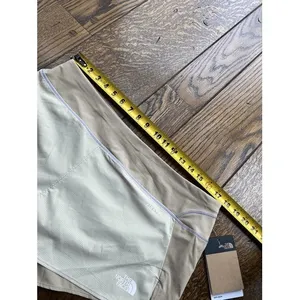 The North Face Women's Summer Light Shorts 2.5" Gravel Khaki Stone NWT Large thumbnail 8