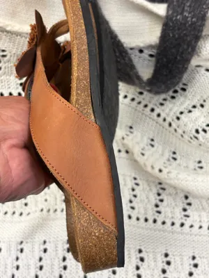 Vionic sandals in beige thumbnail 4