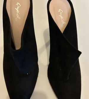 Qupid black point toed mule heels - size 8 thumbnail 1