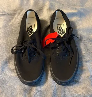 Unisex Vans Black Low-Top Canvas Sneakers Women’s Size 6 or Men’s Size 4.5 thumbnail 1
