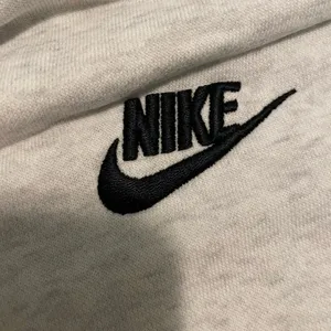 hoodie thumbnail 3