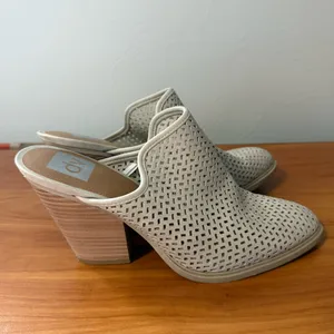 Dolce Vita Kenley Mule Beige Cream Perforated Suede Pointed Toe Heels‎ Shoes 8.5 thumbnail 3