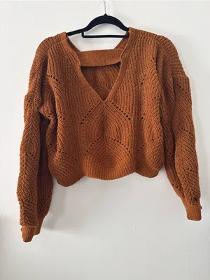 Francesca's Collections Rust V-Neck Cropped Knit Sweater thumbnail 2