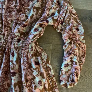 misa los angeles chiara v-neck ruffle floral print mini dress thumbnail 6