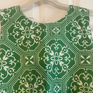 Ann Taylor sleeveless top featuring a green and white geometric print size med thumbnail 10