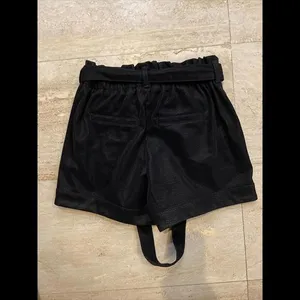 Express‎ Shortie Extreme High Rise Faux Leather Shorts size 2 W/ Belt thumbnail 4