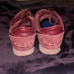Reebok‎ Maroon Athletic Shoes thumbnail 2
