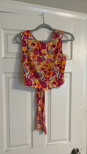 SHEIN VCAY Floral Top thumbnail 2