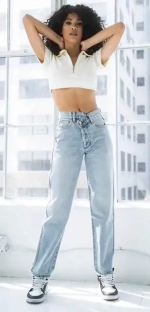 Revice Crossover Waistband Light Wash High waist jeans thumbnail 1