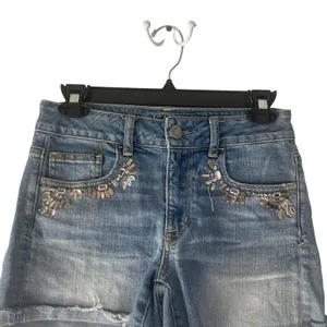American Eagle Outfitter‎ Embellished Blue Denim Mid Shorts Size 4 thumbnail 2