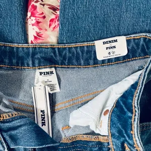 PINK - Victoria's Secret NWT High Rise Jeans thumbnail 3
