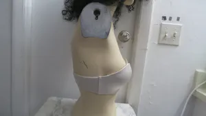 Victoria's Secret padded strapless bra plain simple basic in cream size 32A. thumbnail 3