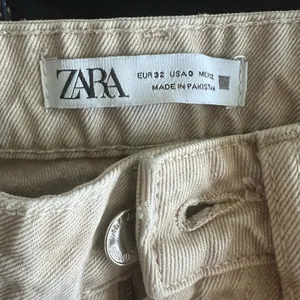 Zara Women's Cream High Rise Mom Jeans Straight Leg Denim Pants Size 0 thumbnail 6