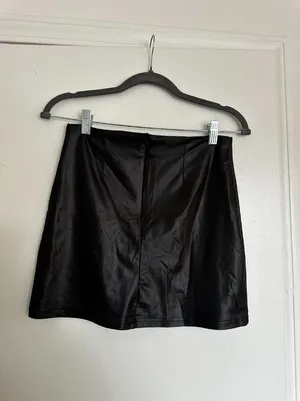 Shein Black Leather Mini Skirt thumbnail 4