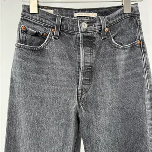 Levi’s Ribcage Straight‎ Ankle Jeans in Well Worn Black Size 26 thumbnail 4