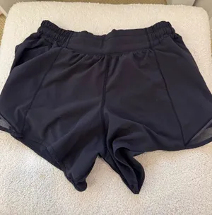 Lululemon Women’s Hotty Hot Shorts 2.5" Black 6 thumbnail 1